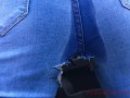 je pisse en publique et mouille mon pantalon