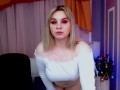 сексуальная блондинка танцует на камеру
