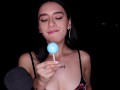 ASMR - CHUPANDO SUCIAMENTE UNA ENORME PALETA