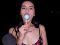 ASMR - CHUPANDO SUCIAMENTE UNA ENORME PALETA