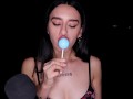 ASMR - CHUPANDO SUCIAMENTE UNA ENORME PALETA