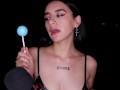 ASMR - CHUPANDO SUCIAMENTE UNA ENORME PALETA
