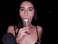 ASMR - CHUPANDO SUCIAMENTE UNA ENORME PALETA
