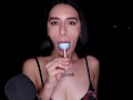 ASMR - CHUPANDO SUCIAMENTE UNA ENORME PALETA