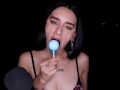ASMR - CHUPANDO SUCIAMENTE UNA ENORME PALETA