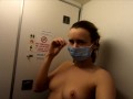 Эксгибиционистка Miss4motivated шалит в туалете самолета