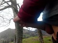 MASTURBÁNDO LA POLLA DE UN DESCONOCIDO EN EL MONTE 