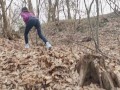 Ragazza in cerca di un posticino nel bosco per farmi un bel pompino