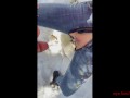 je fais pipi dans la neige et je me fais pissé sur la chatte ensuite, hentai, milf