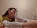 Нюхает носки и вылизывает пальцы на ногах - lesbian_illusion