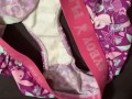 Elle ouvre mon caleçon pour avoir du sperme dans sa culotte