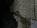 隠れておしっこ