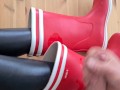 Cum on red rubberboots