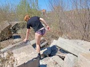 Hot teen hiding in an abandoned construction site to walk bottomless