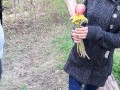 Отблагодарила свою девушку за букет кунилингусом в лесу - IkaSmokS