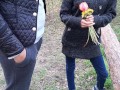 Отблагодарила свою девушку за букет кунилингусом в лесу - IkaSmokS