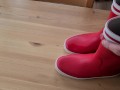 Cumming on her red rubberboots
