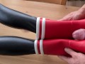 Cumming on her red rubberboots