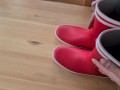 Cumming on her red rubberboots