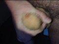 Nylonschwanz beim Porno wichsen