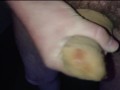 Nylonschwanz beim Porno wichsen