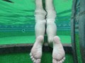 Esposa sensual na piscina - Sign onlyfans esposaheyya anal in the pool