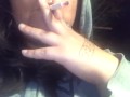 Latina fumando para ti