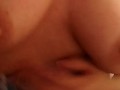 Amaneci caliente y me empece a las tetas