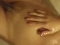 labios grandes se calienta en la ducha