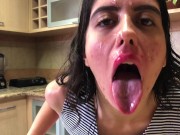 I took my maid washing dishes and ate her pussy until she filled her face with cum