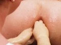 Die geile Arschfotze wird von Sandra geil aufgerissen und gepuncht