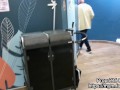 Elle attend un inconnu dans les toilettes pour se faire démonter
