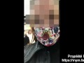 Elle attend un inconnu dans les toilettes pour se faire démonter