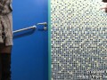 Elle attend un inconnu dans les toilettes pour se faire démonter