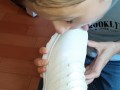 Мои кроссовки такие белые, потому что их облизывает моя девушка - lesbian_illusion
