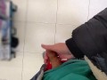 Geiler riskanter Handjob im Supermarkt - Public :P