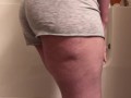 Gamer Girl Struggles to Hold Piss