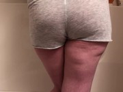 Gamer Girl Struggles to Hold Piss