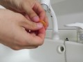 洗面所でコンドームに水を入れたら破裂した