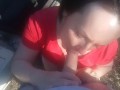 ПОДРУГА ЖЕНЫ НЕЖНО СОСЕТ НА ПРИРОДЕ