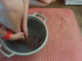 Very dirty feet for Nicoletta so dirty that she washes them in a basin. Do you want to spy on her?