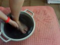 Very dirty feet for Nicoletta so dirty that she washes them in a basin. Do you want to spy on her?