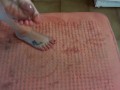 Very dirty feet for Nicoletta so dirty that she washes them in a basin. Do you want to spy on her?