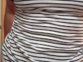 Probando ropa en el centro comercial