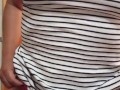 Probando ropa en el centro comercial