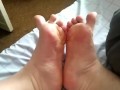 Артем сам себе дрочит ногами лижет ноги self suck autofellatio self footjob