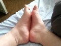 Артем сам себе дрочит ногами лижет ноги self suck autofellatio self footjob