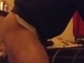 Complaciendome masturbándome sólo