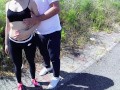 Dopo la corsa e il workout mi faccio sborrare in faccia nel parcheggio da un guardone fortunato