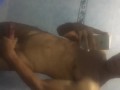 Masturbandome mientras todos 